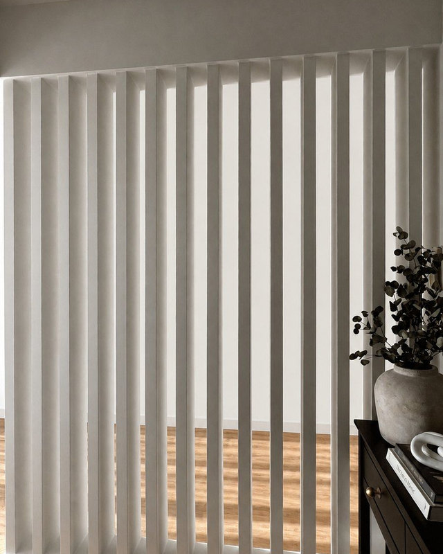The finished slatted timber room divider seen straight on, whitewashed timber and daylight, Studio Sakaia, Dubai