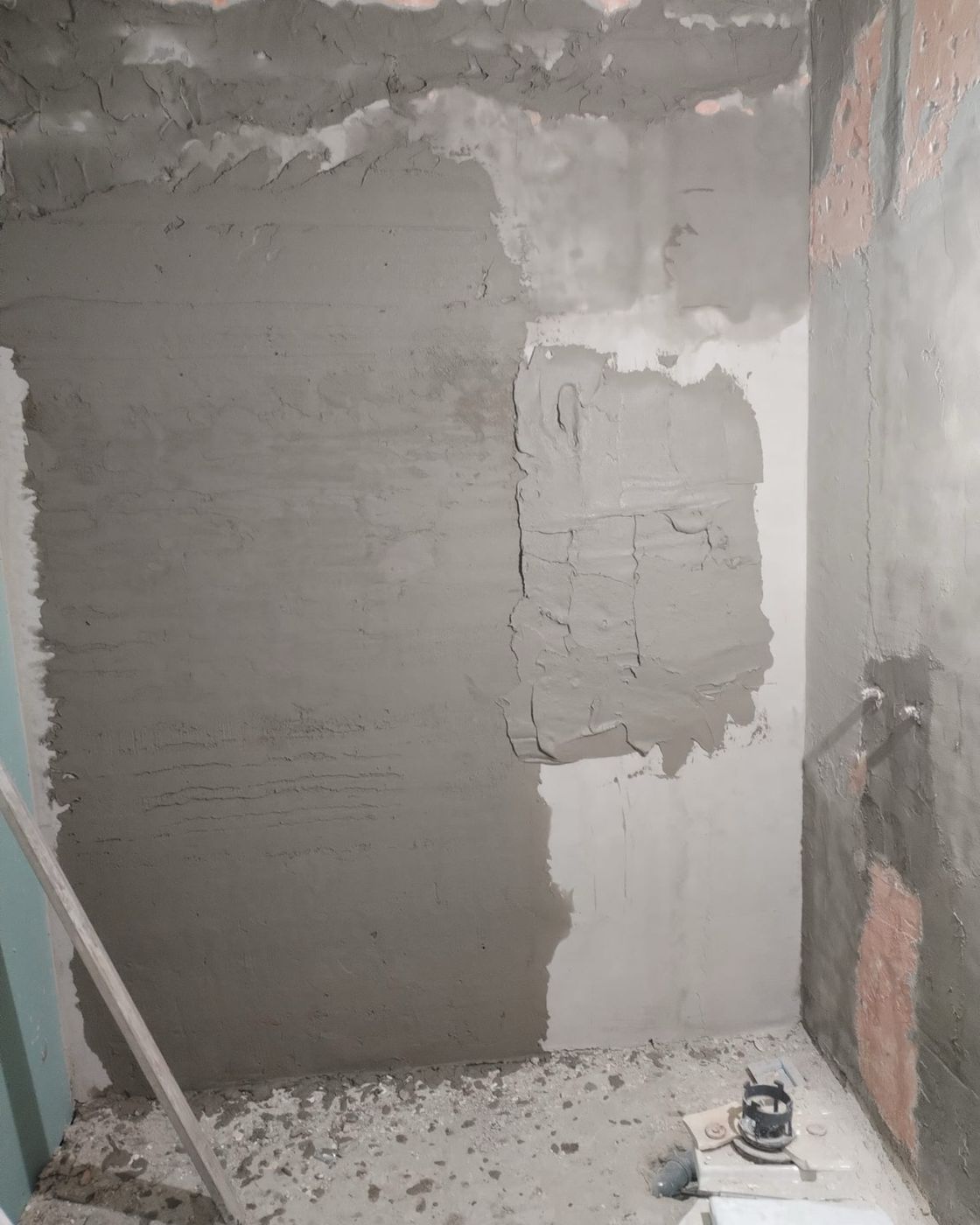 A shower wall in rough render and plaster, the construction stage before any tile, Studio Sakaia, Dubai